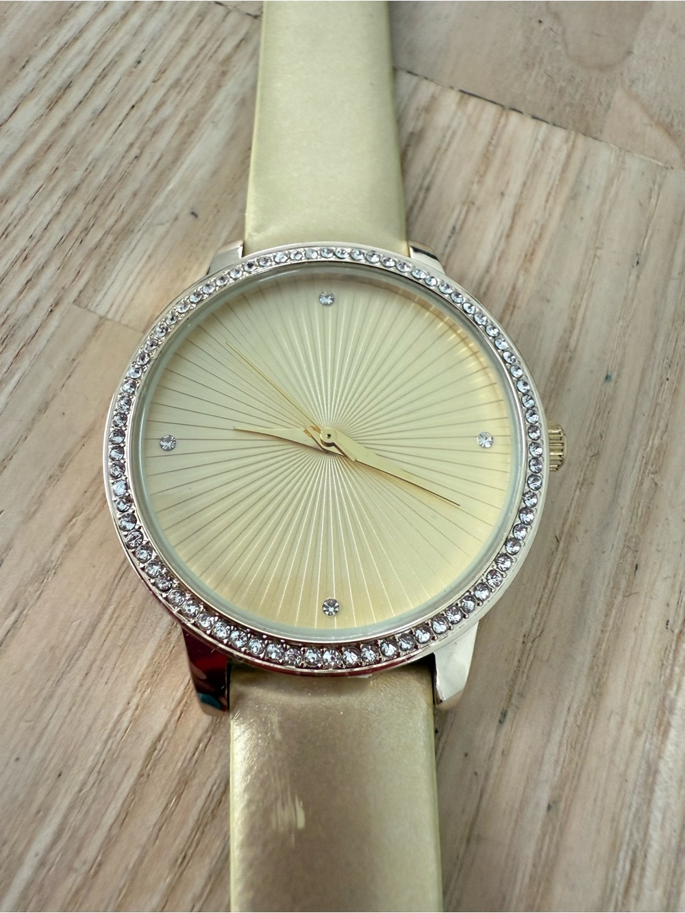 Manhattan by croton ladies gold tone metallic watch NEW BATTERY